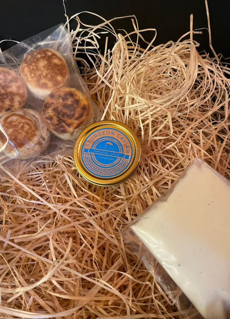 Kaviar vom Stör (50g), Blinis, Crème Fraîche